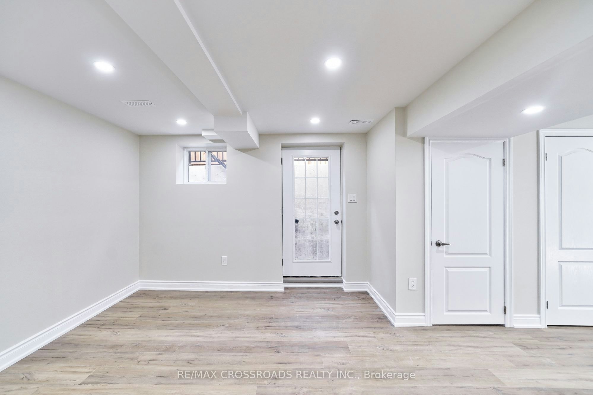Lower-67 Medland Avenue, Whitby, ON, L1P 1S7 - 7