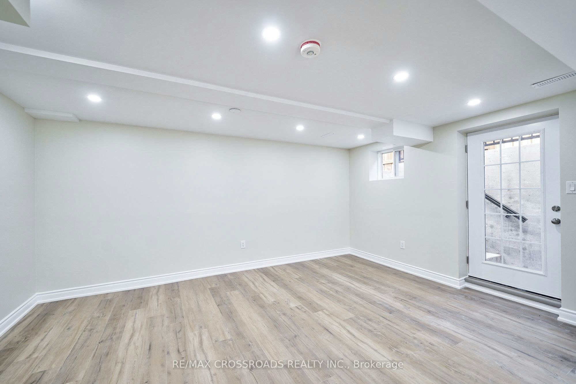 Lower-67 Medland Avenue, Whitby, ON, L1P 1S7 - 8