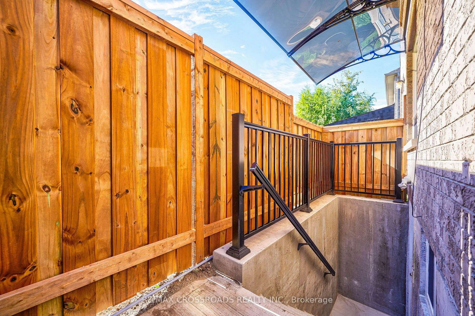 Lower-67 Medland Avenue, Whitby, ON, L1P 1S7 - 6