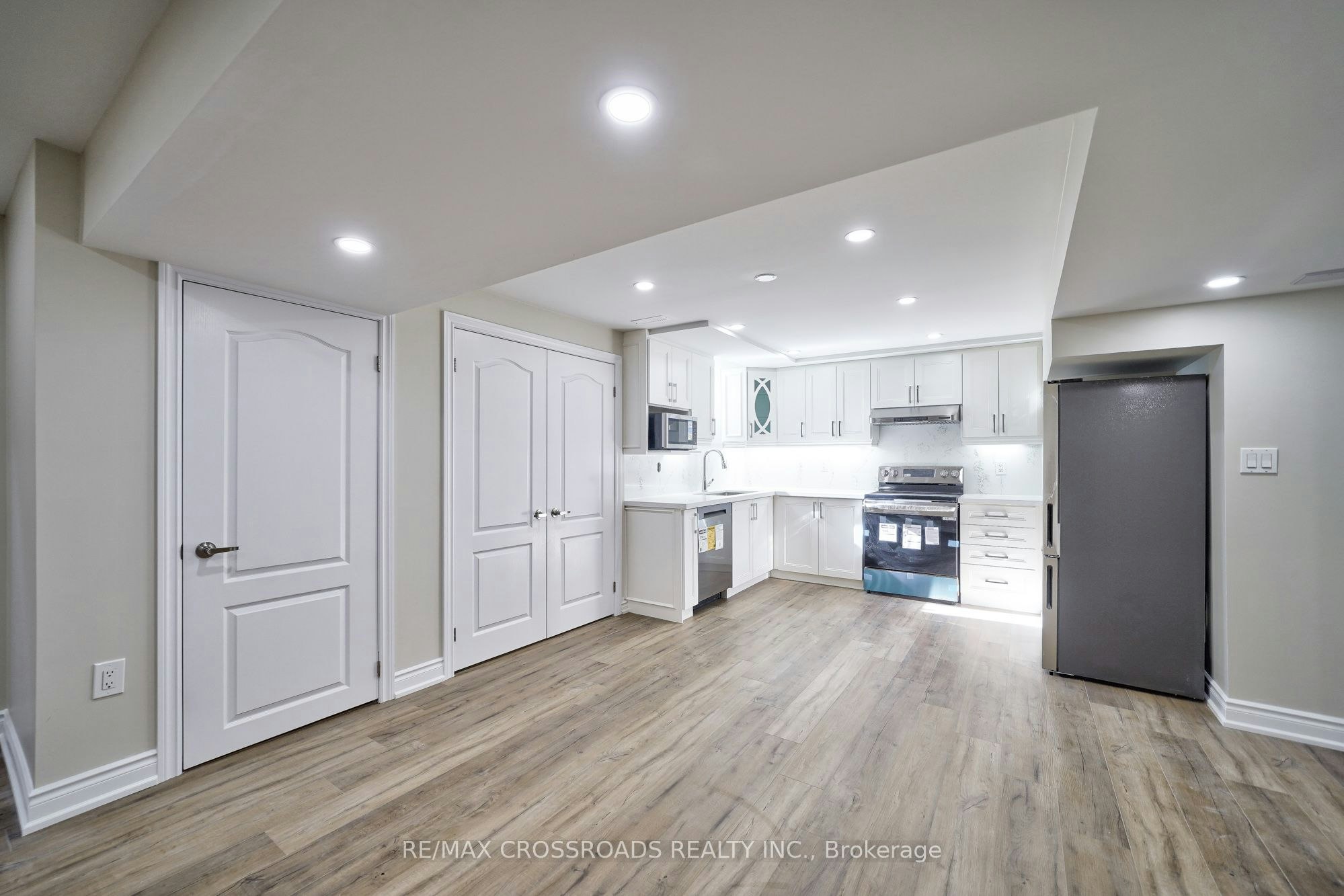 Lower-67 Medland Avenue, Whitby, ON, L1P 1S7 - 13