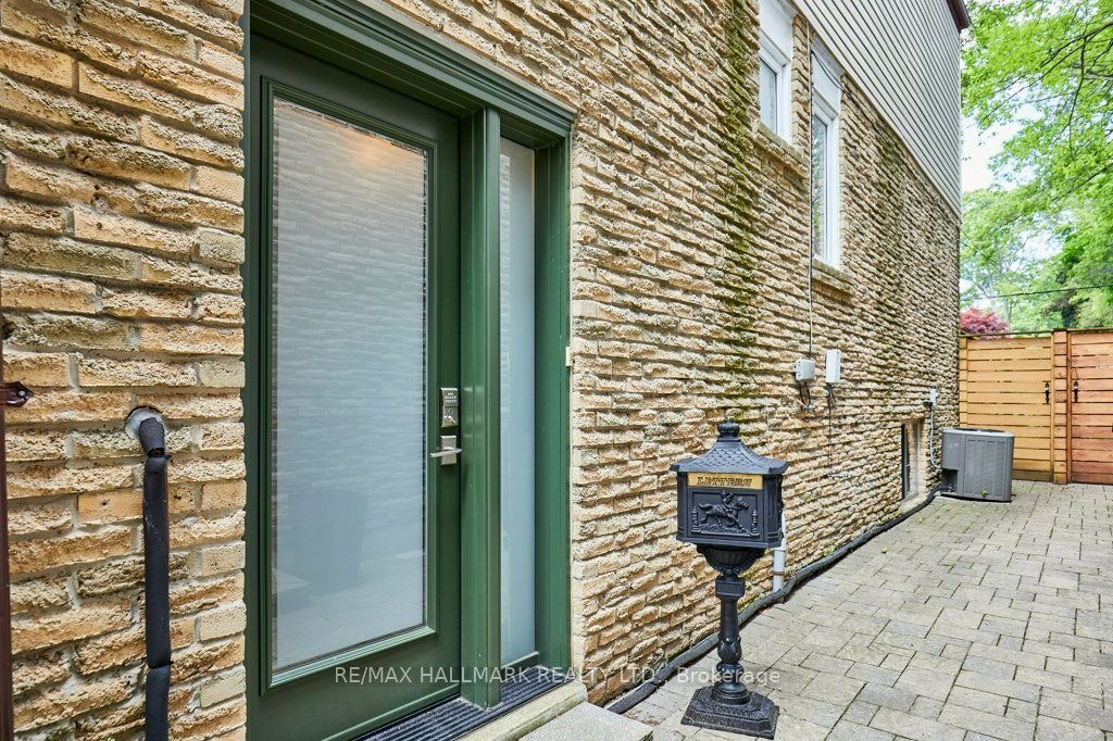 20 Pine Avenue, Toronto, ON, M4E 1L8 - 2
