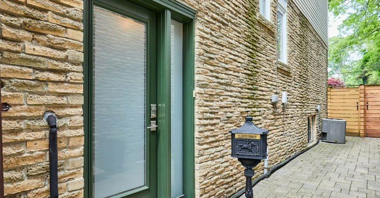 20 Pine Avenue, Toronto, ON, M4E 1L8 - 2