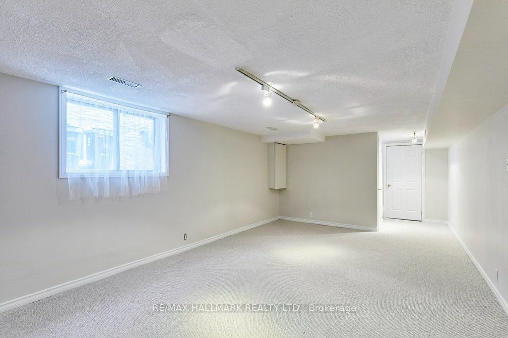 20 Pine Avenue, Toronto, ON, M4E 1L8 - 17