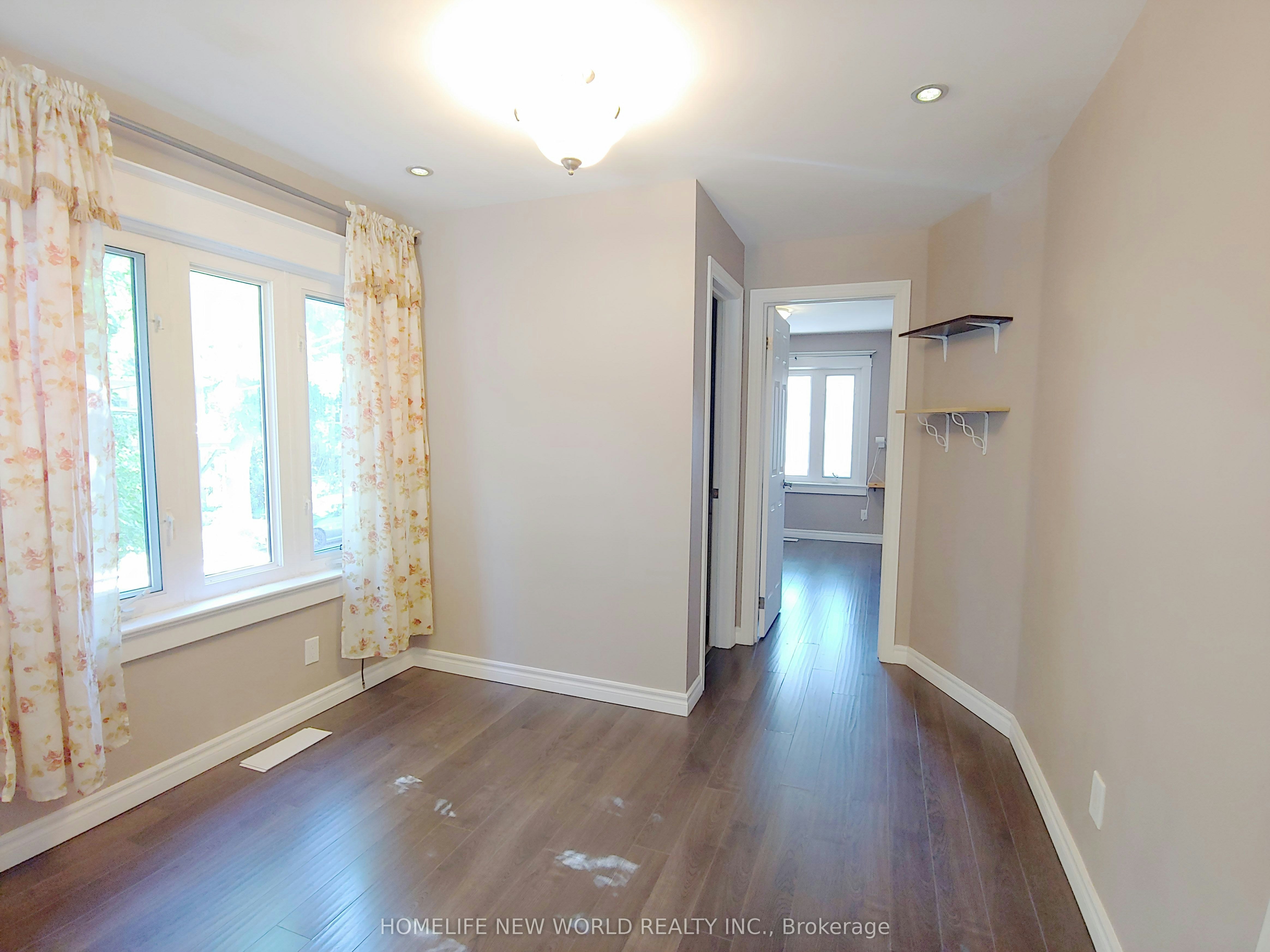 Main-35 East Lynn Avenue, Toronto, ON, M4C 3X3 - 3