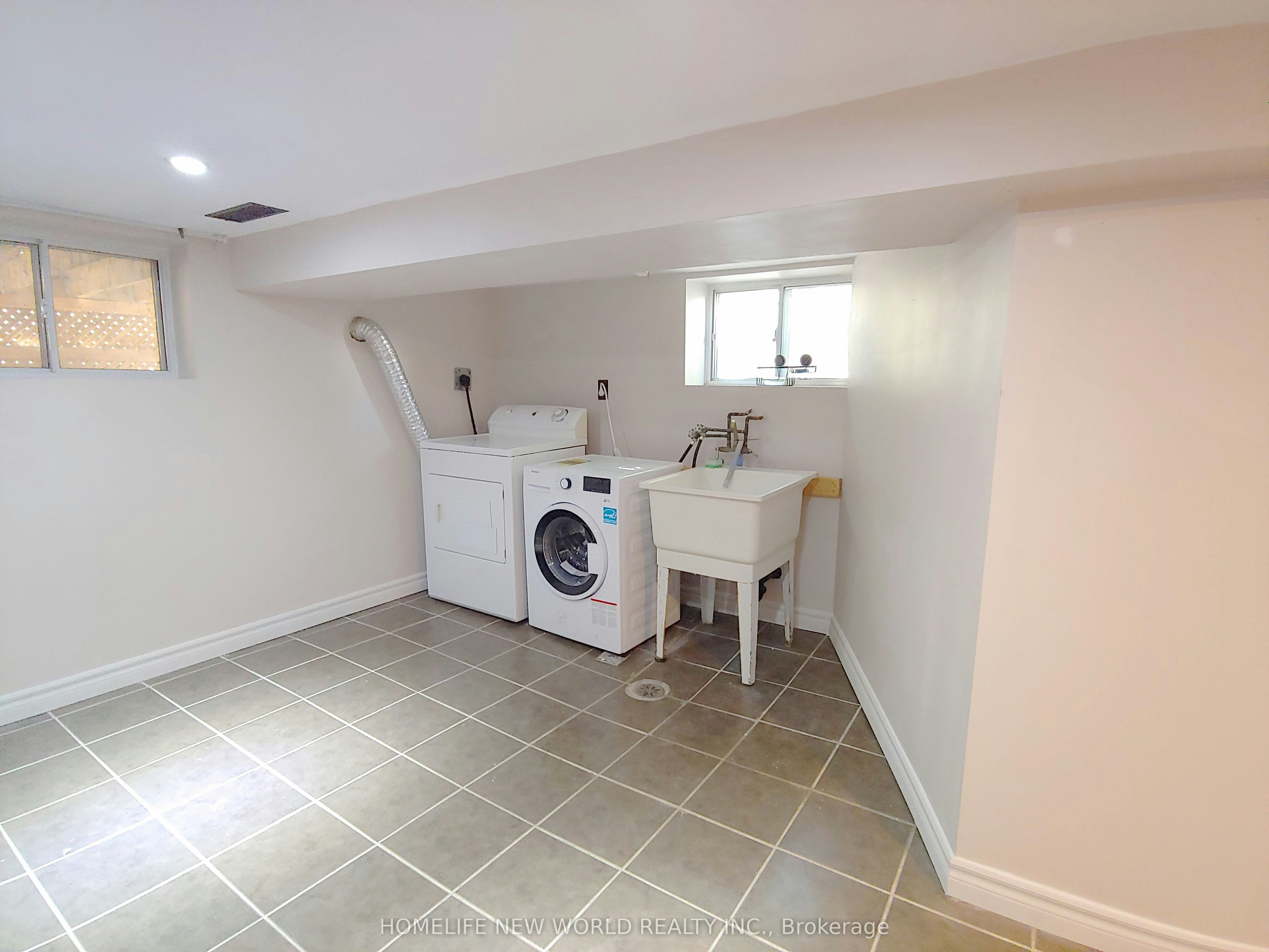 Main-35 East Lynn Avenue, Toronto, ON, M4C 3X3 - 10