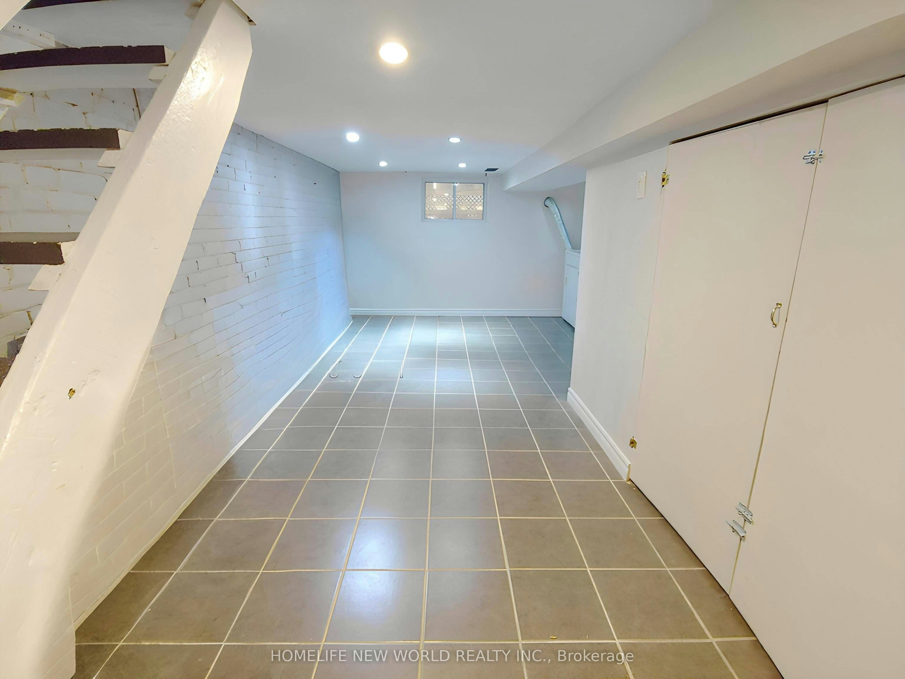 Main-35 East Lynn Avenue, Toronto, ON, M4C 3X3 - 9