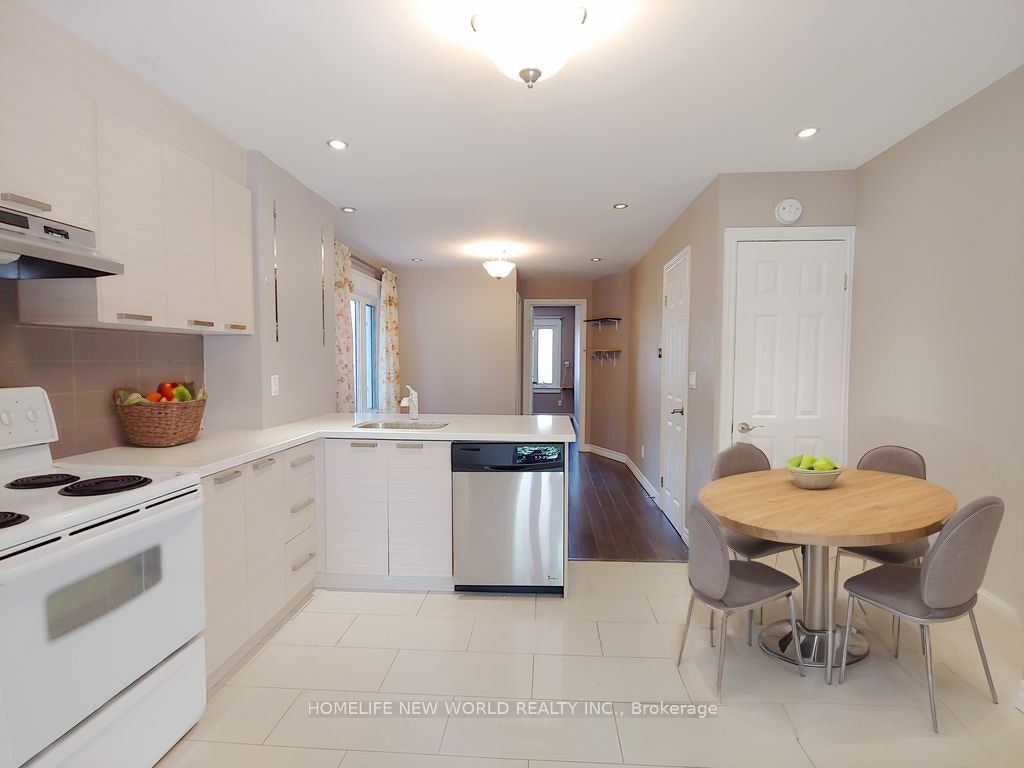 Main-35 East Lynn Avenue, Toronto, ON, M4C 3X3