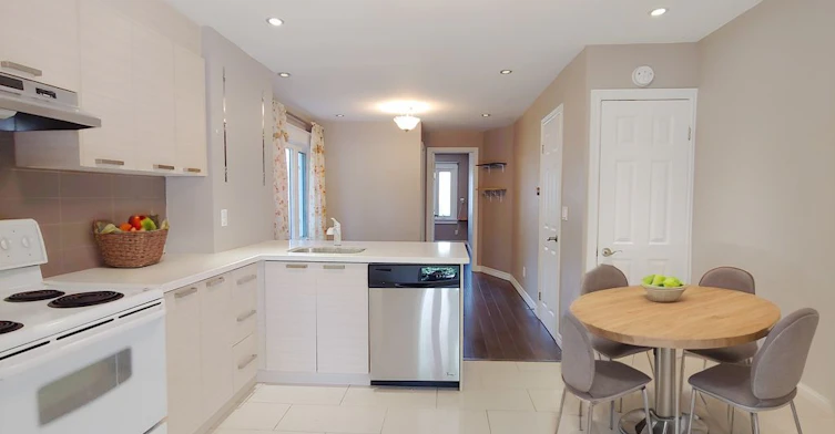 Main-35 East Lynn Avenue, Toronto, ON, M4C 3X3