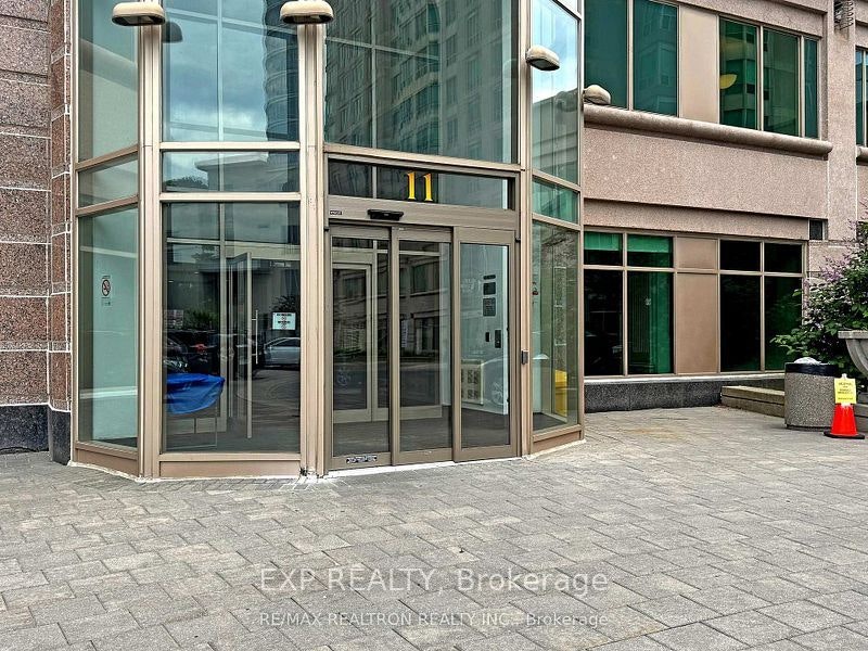 702-11 Lee Centre Drive, Toronto, ON, M1H 3J5