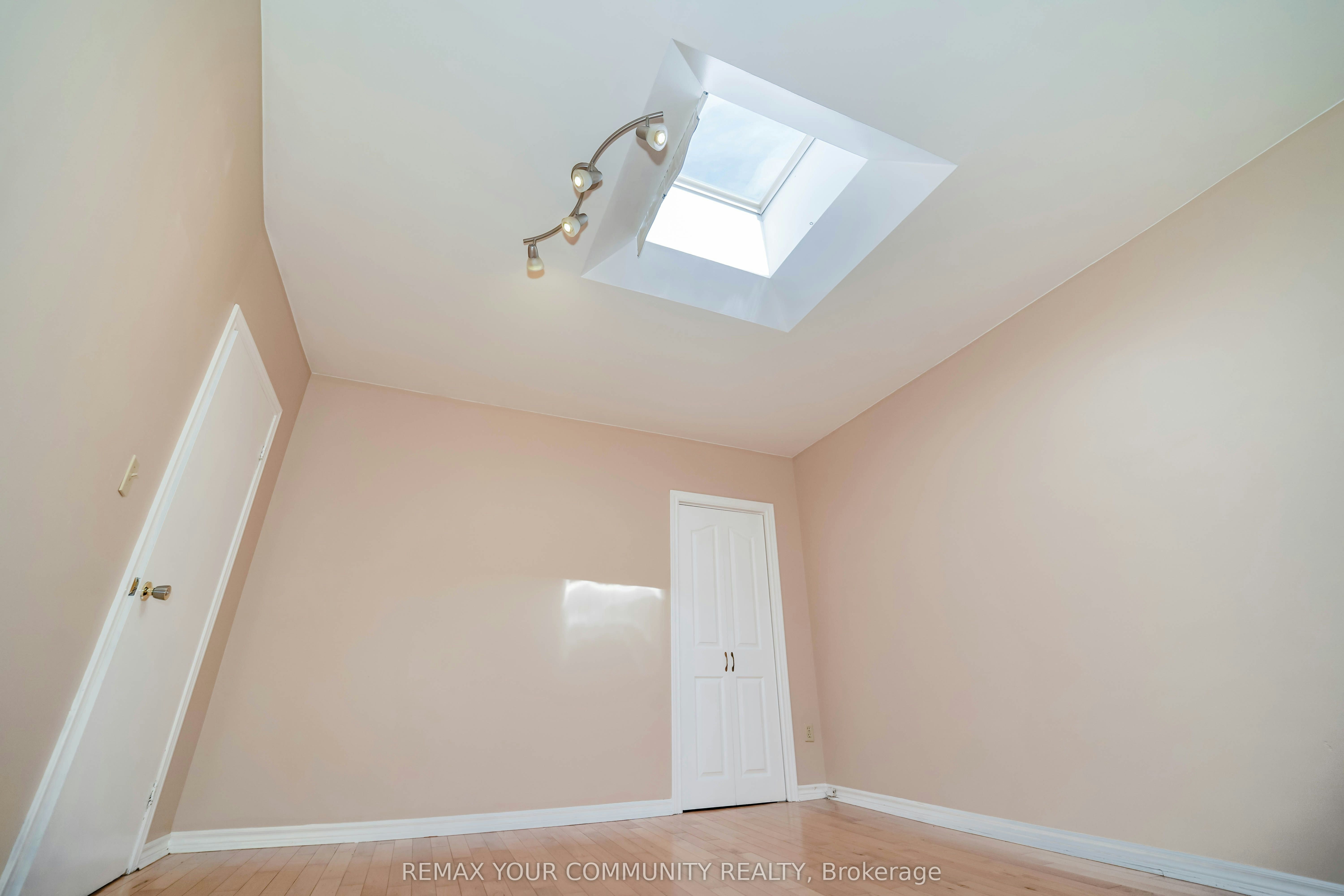 Room 2-1378 Danforth Avenue, Toronto, ON, M4J 3V9 - 20