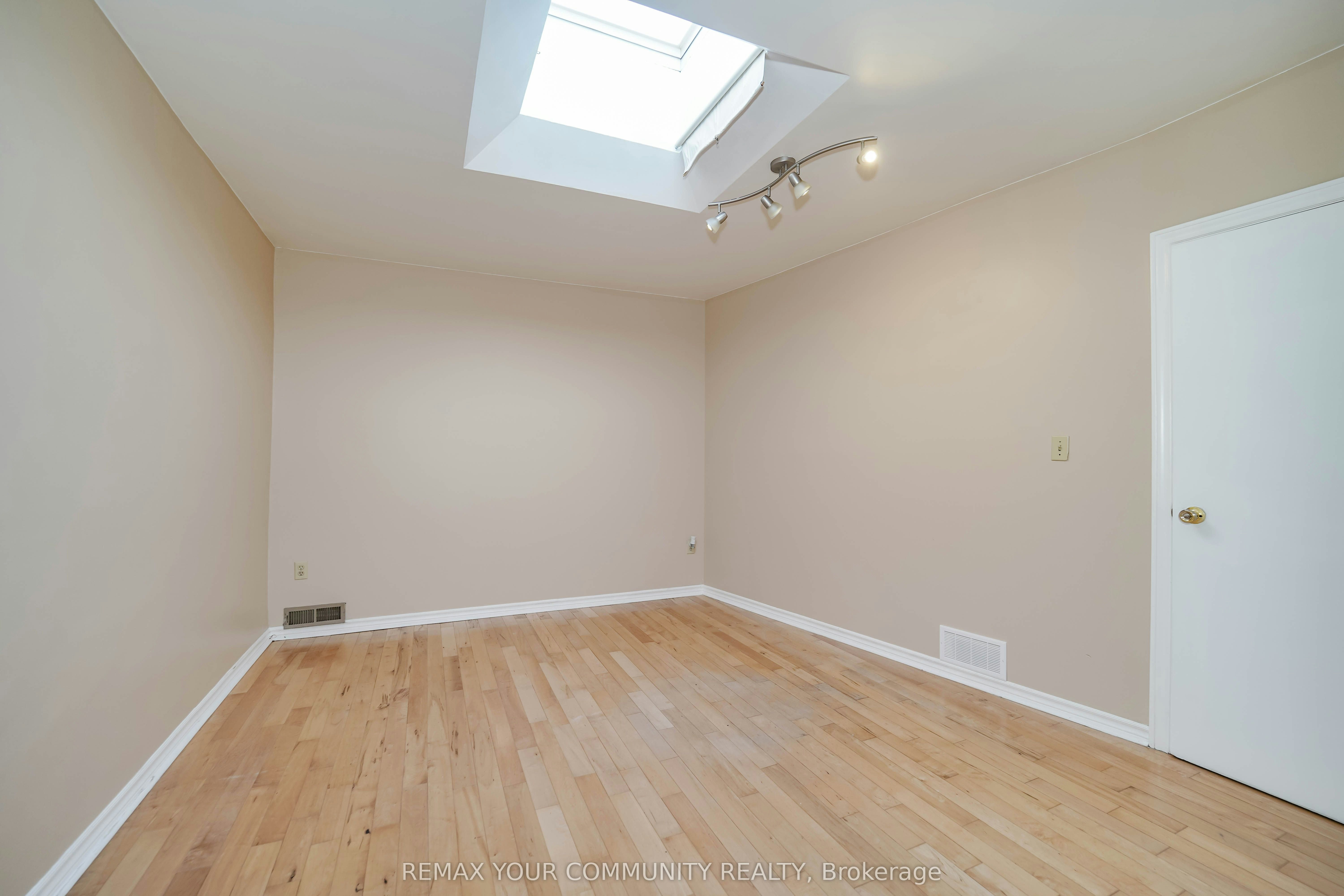 Room 2-1378 Danforth Avenue, Toronto, ON, M4J 3V9 - 17