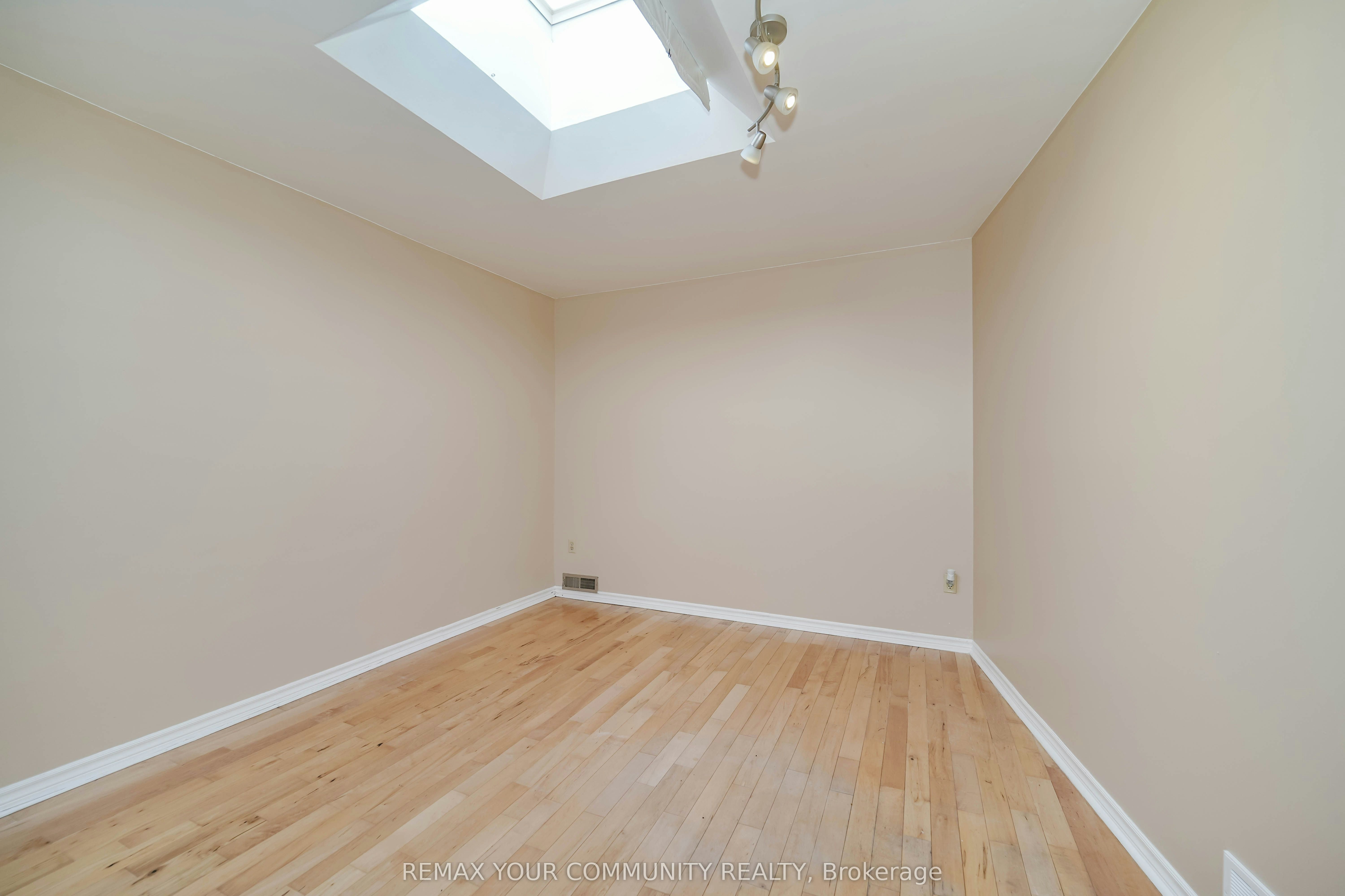 Room 2-1378 Danforth Avenue, Toronto, ON, M4J 3V9 - 15