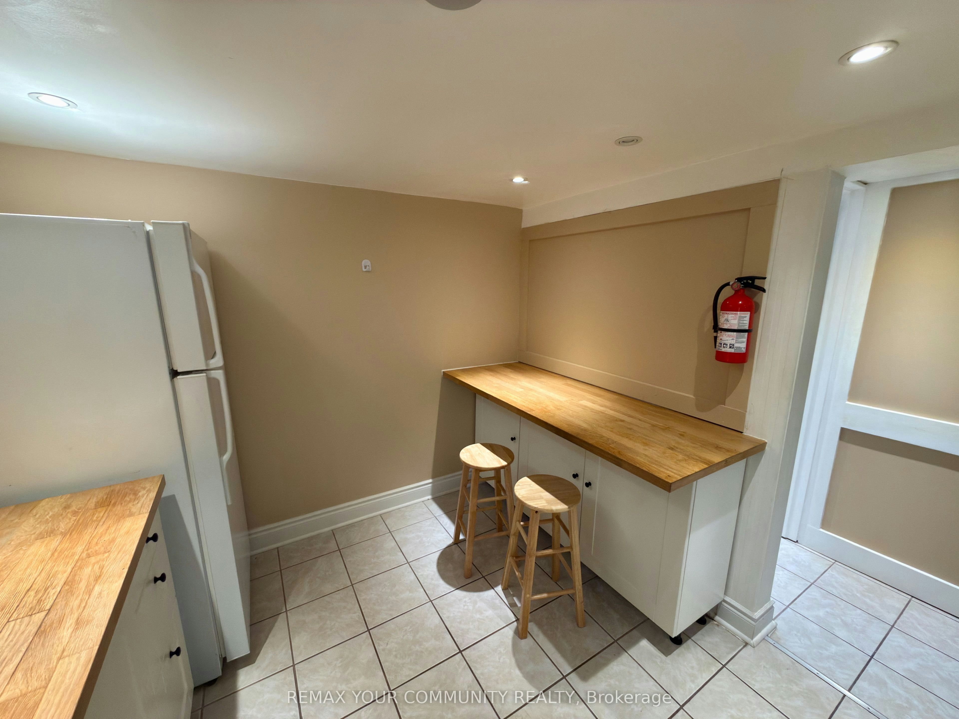 Lower Room 2-86 Lesmount Avenue, Toronto, ON, M4J 3V9 - 11