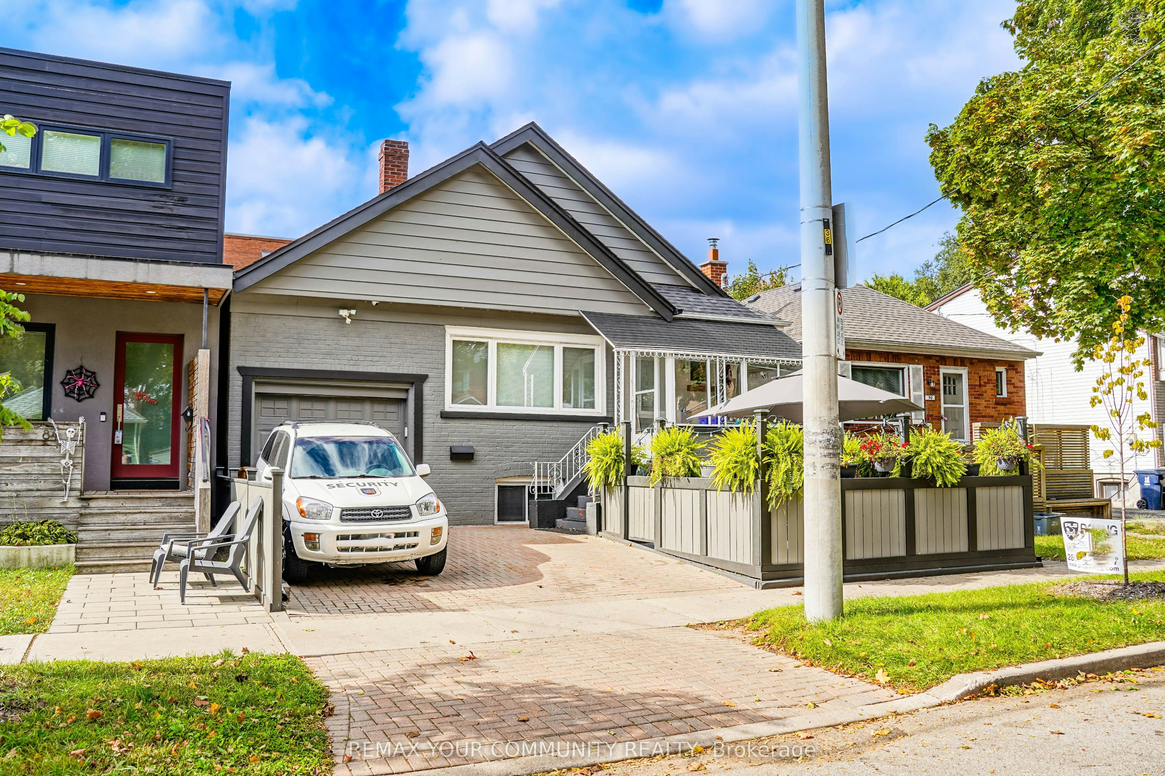 Lower Room 2-86 Lesmount Avenue, Toronto, ON, M4J 3V9