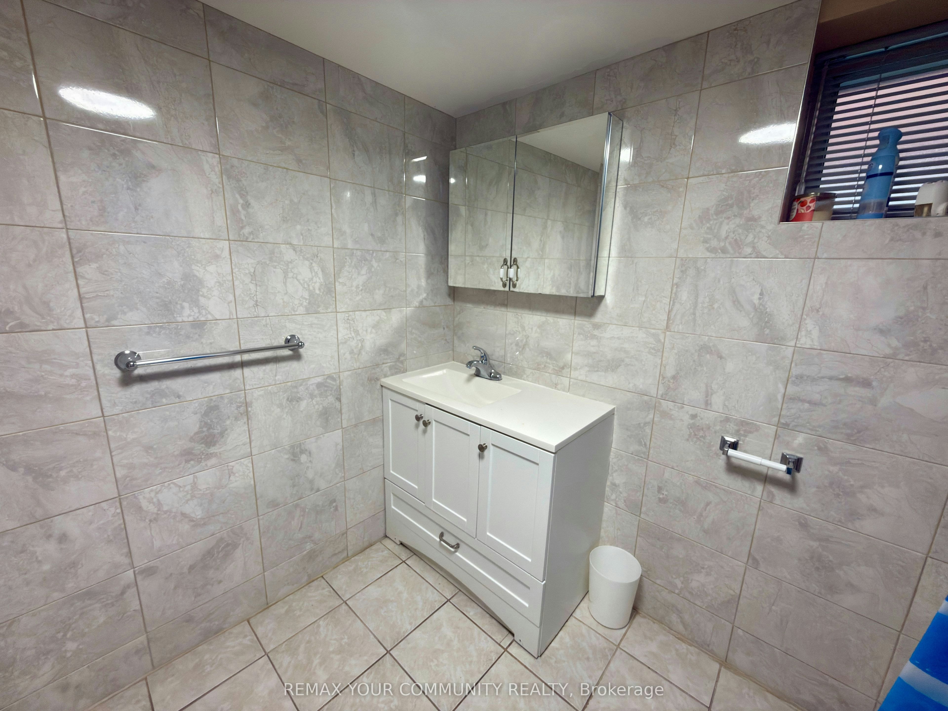 Lower Room 2-86 Lesmount Avenue, Toronto, ON, M4J 3V9 - 7