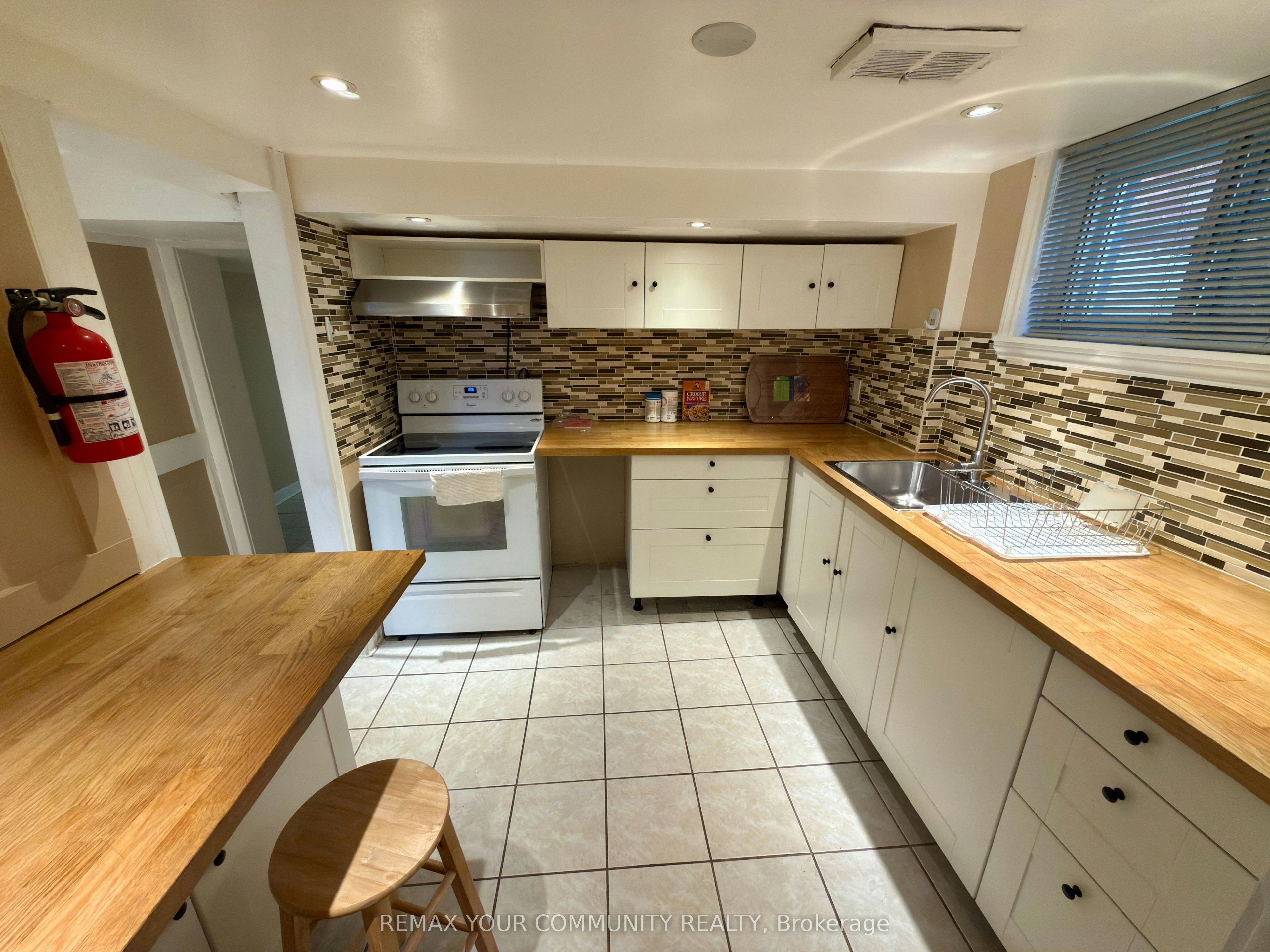 Lower Room 2-86 Lesmount Avenue, Toronto, ON, M4J 3V9 - 12