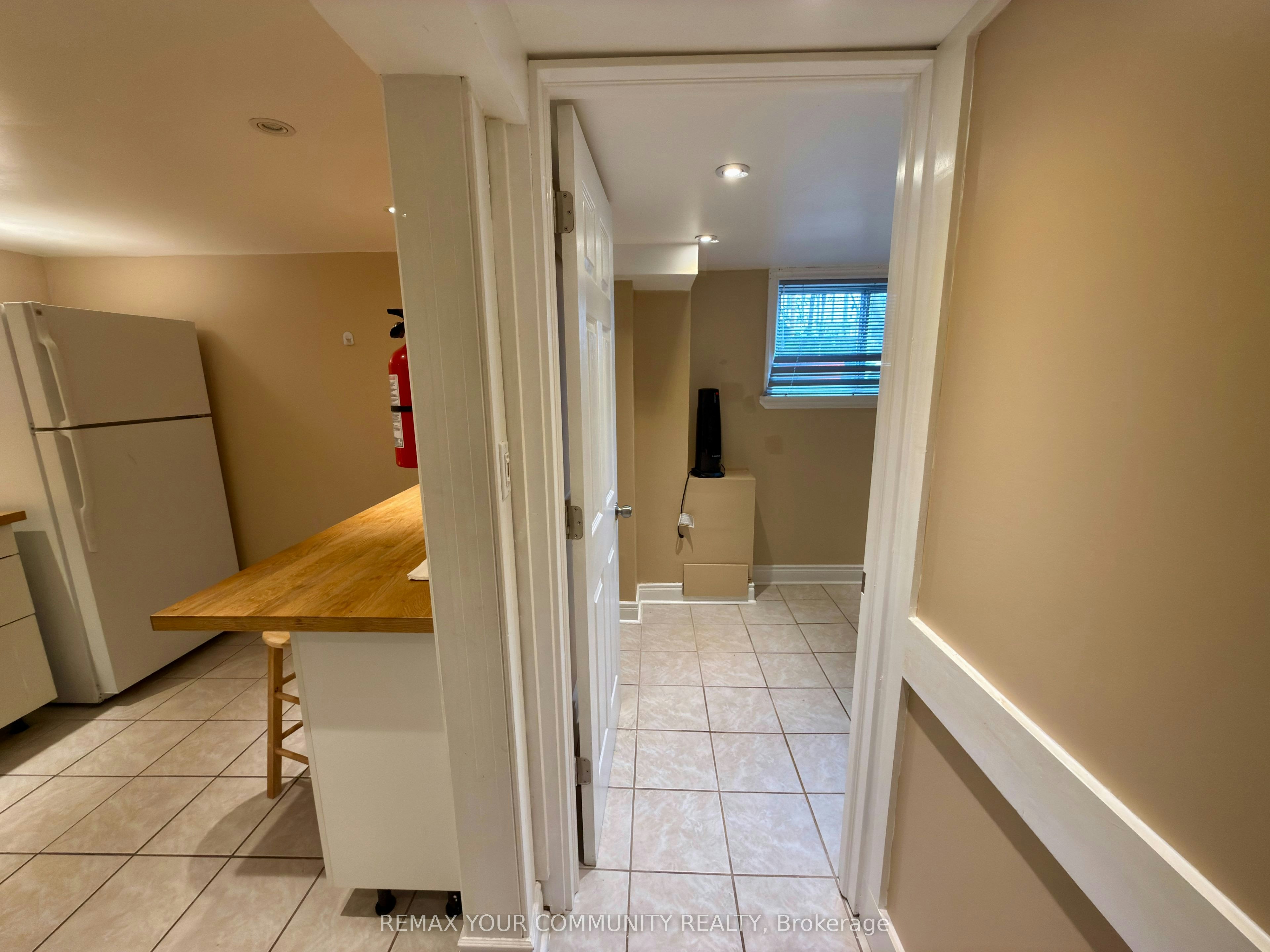 Lower Room 2-86 Lesmount Avenue, Toronto, ON, M4J 3V9 - 9