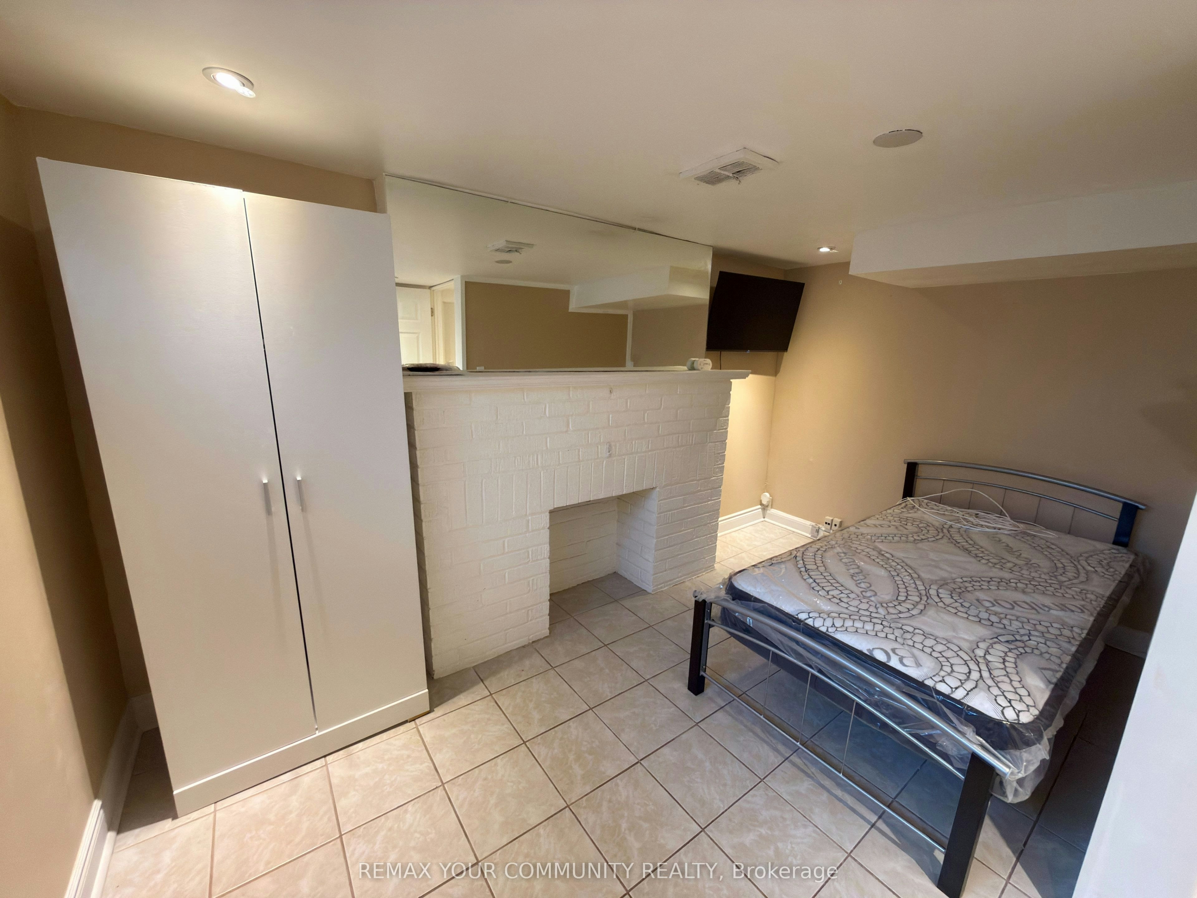 Lower Room 2-86 Lesmount Avenue, Toronto, ON, M4J 3V9 - 13