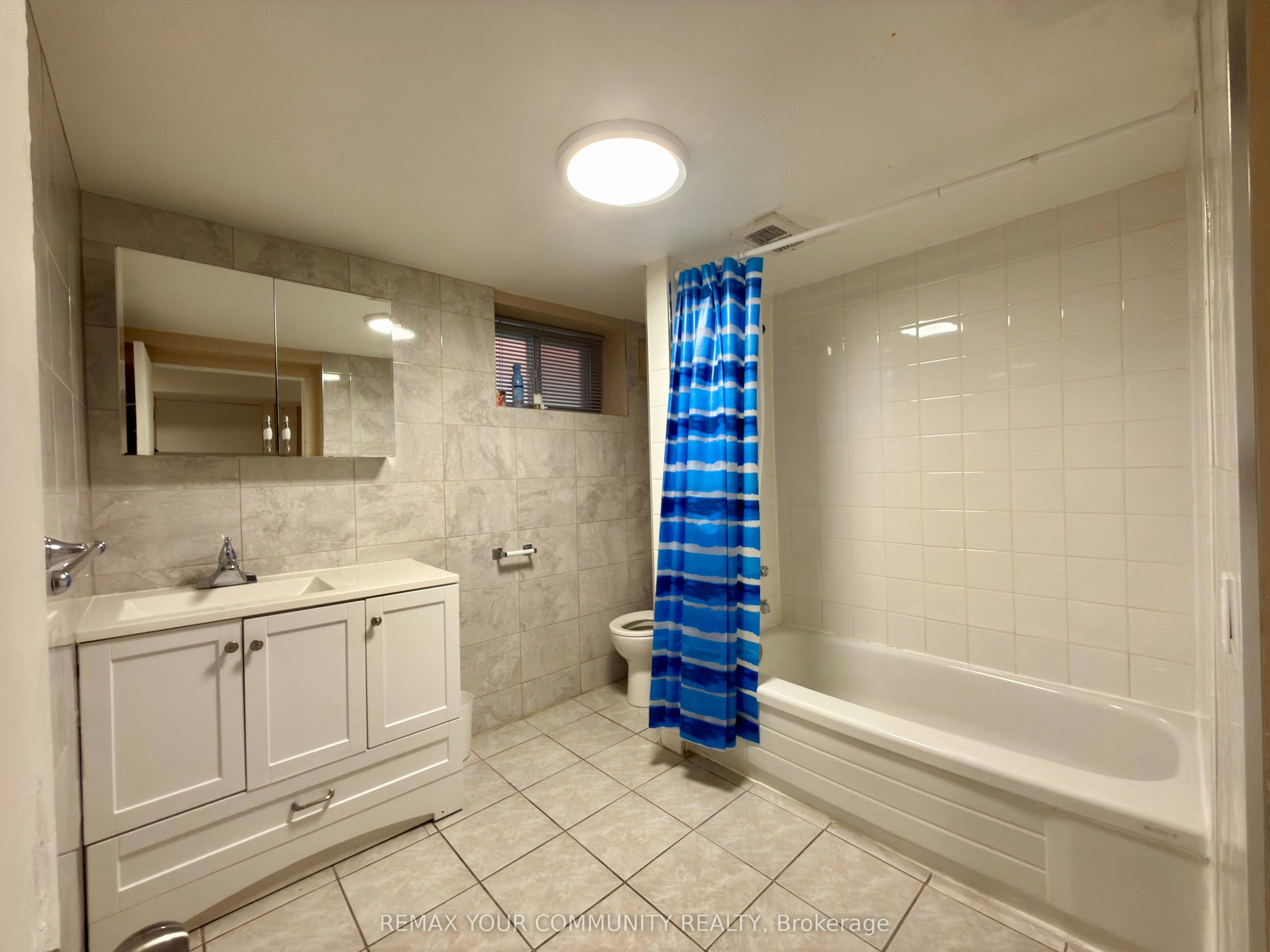 Lower Room 2-86 Lesmount Avenue, Toronto, ON, M4J 3V9 - 6