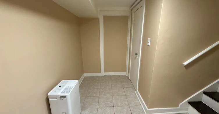 Lower Room 2-86 Lesmount Avenue, Toronto, ON, M4J 3V9 - 3