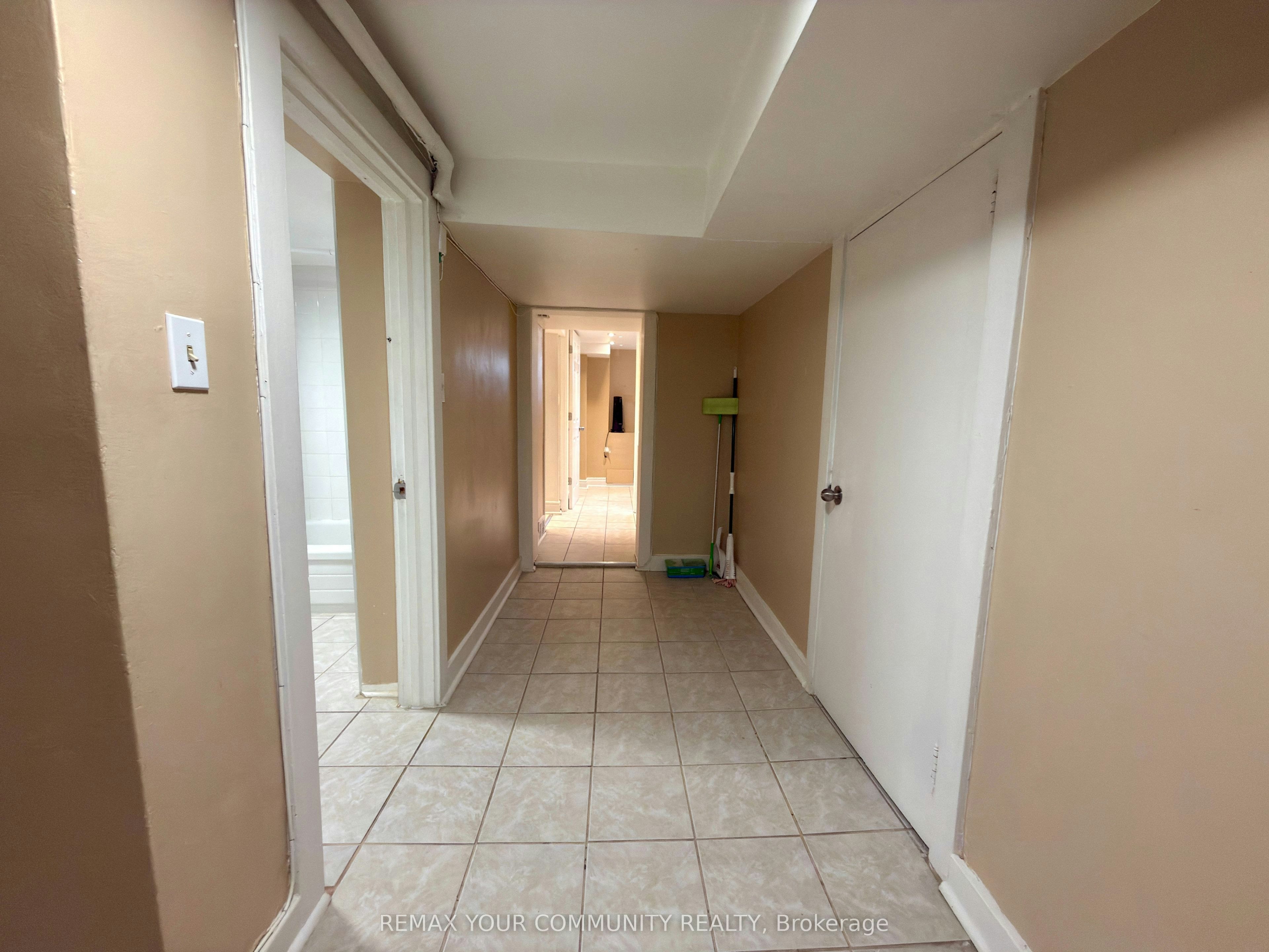 Lower Room 2-86 Lesmount Avenue, Toronto, ON, M4J 3V9 - 5