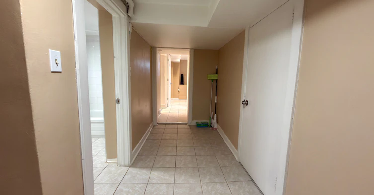 Lower Room 2-86 Lesmount Avenue, Toronto, ON, M4J 3V9 - 5