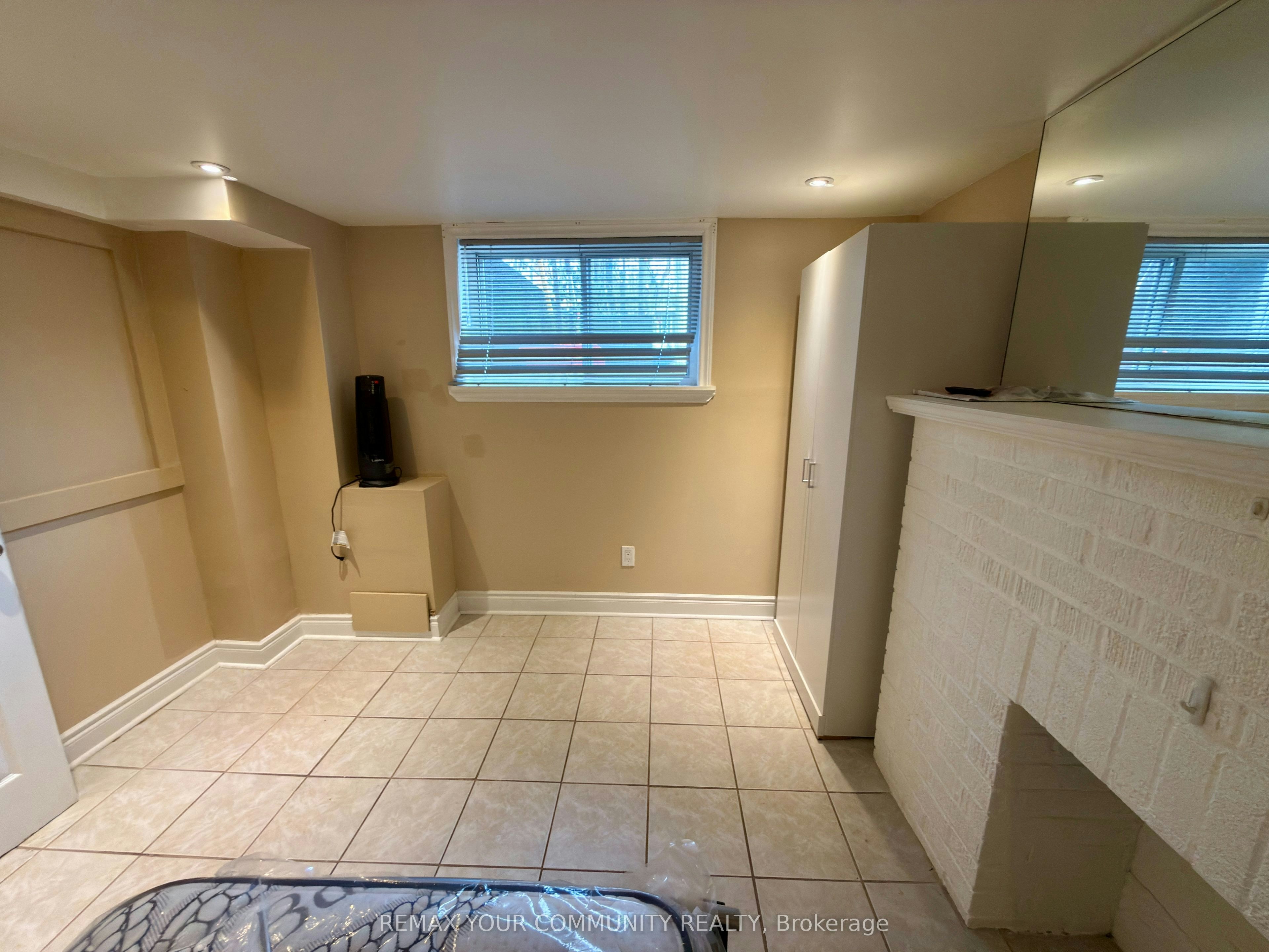 Lower Room 2-86 Lesmount Avenue, Toronto, ON, M4J 3V9 - 14