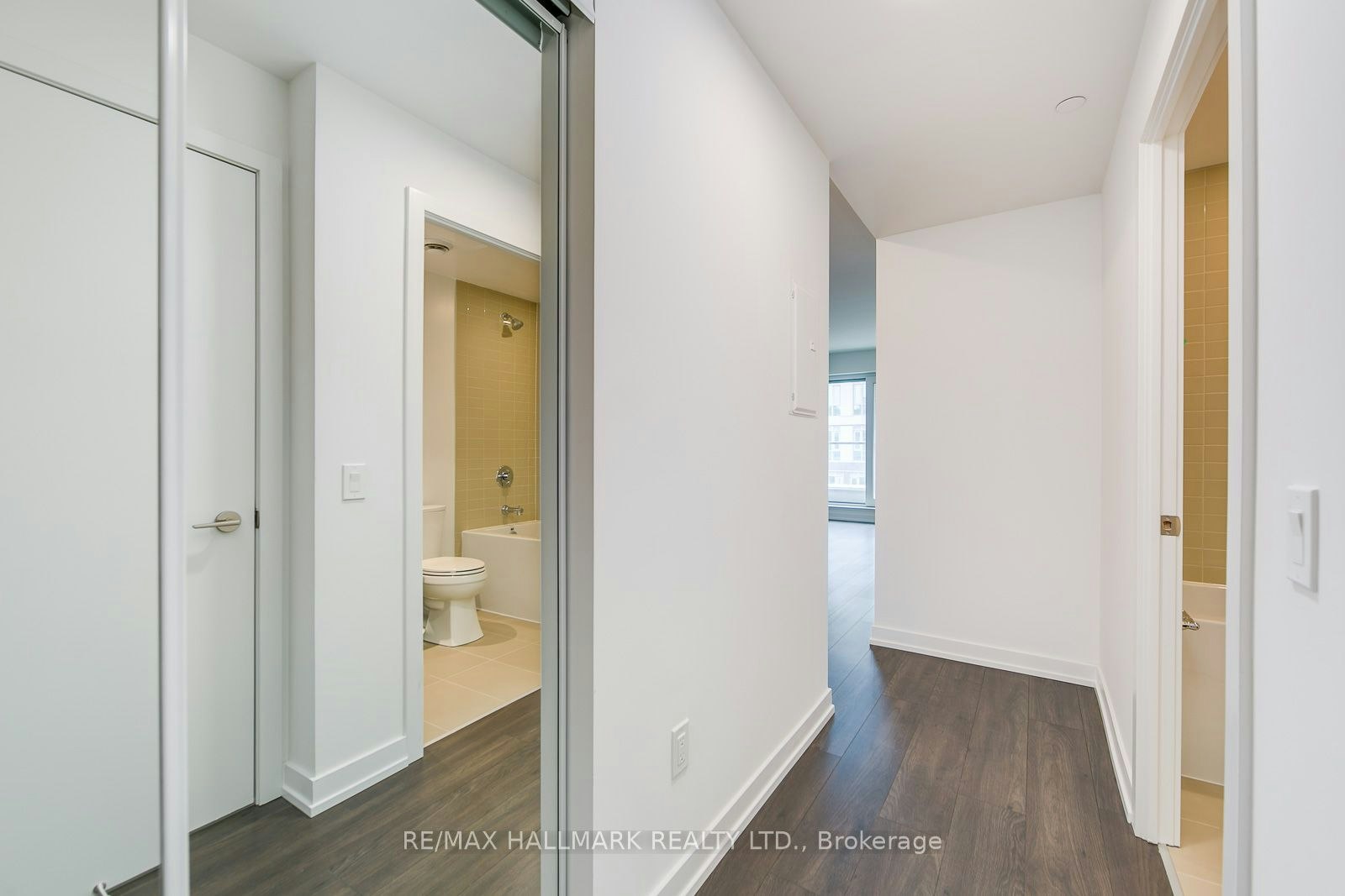 419-150 Logan Avenue, Toronto, ON, M4M 0E4 - 6
