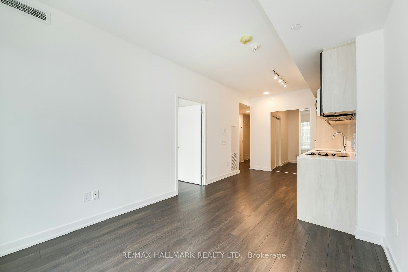 419-150 Logan Avenue, Toronto, ON, M4M 0E4 - 8