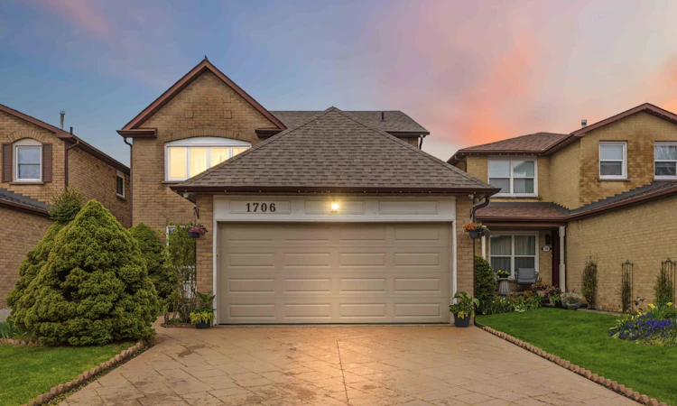 1706 Woodside Lane