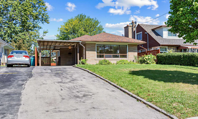 9 Moorecroft Crescent