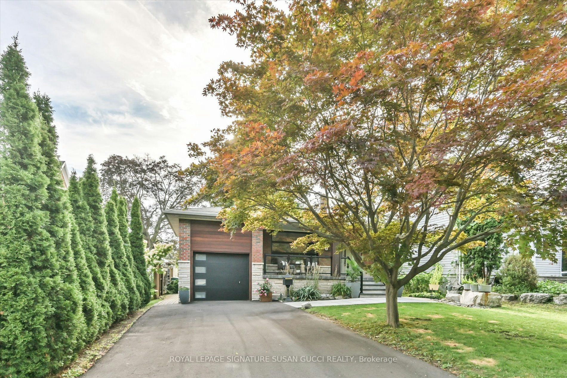 16 Squires Avenue, Toronto, ON, M4B 2R3
