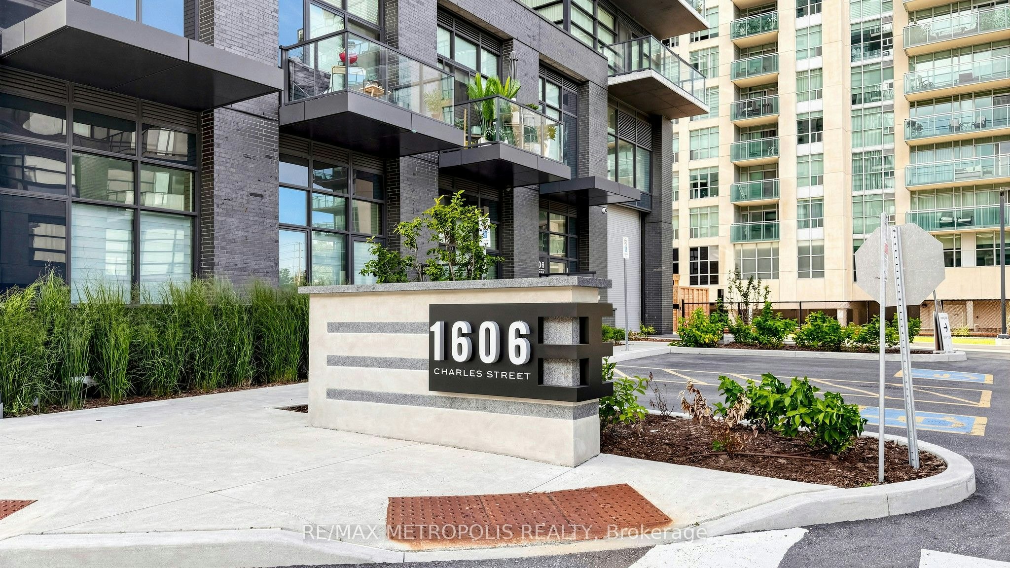 1707-1606 Charles Street, Whitby, ON, L1N 0P1 - 4