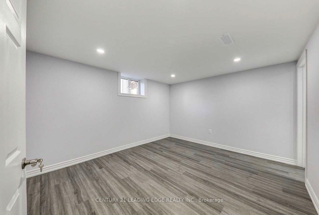 301 Rossland Road W, Whitby, ON, L1N 3H8 - 6