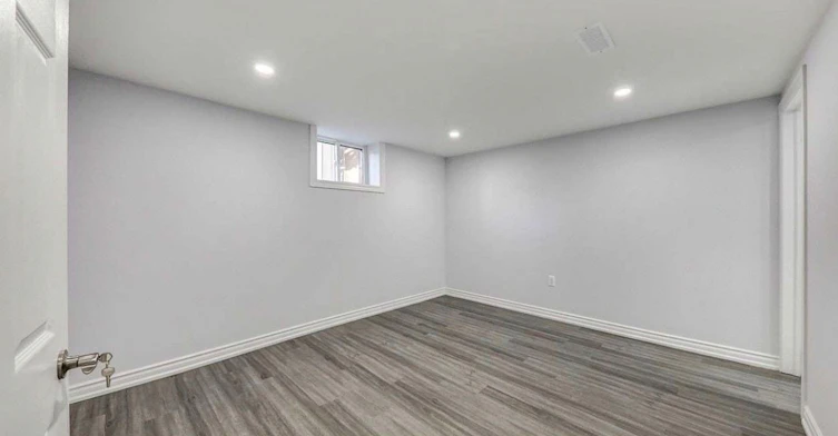 301 Rossland Road W, Whitby, ON, L1N 3H8 - 6