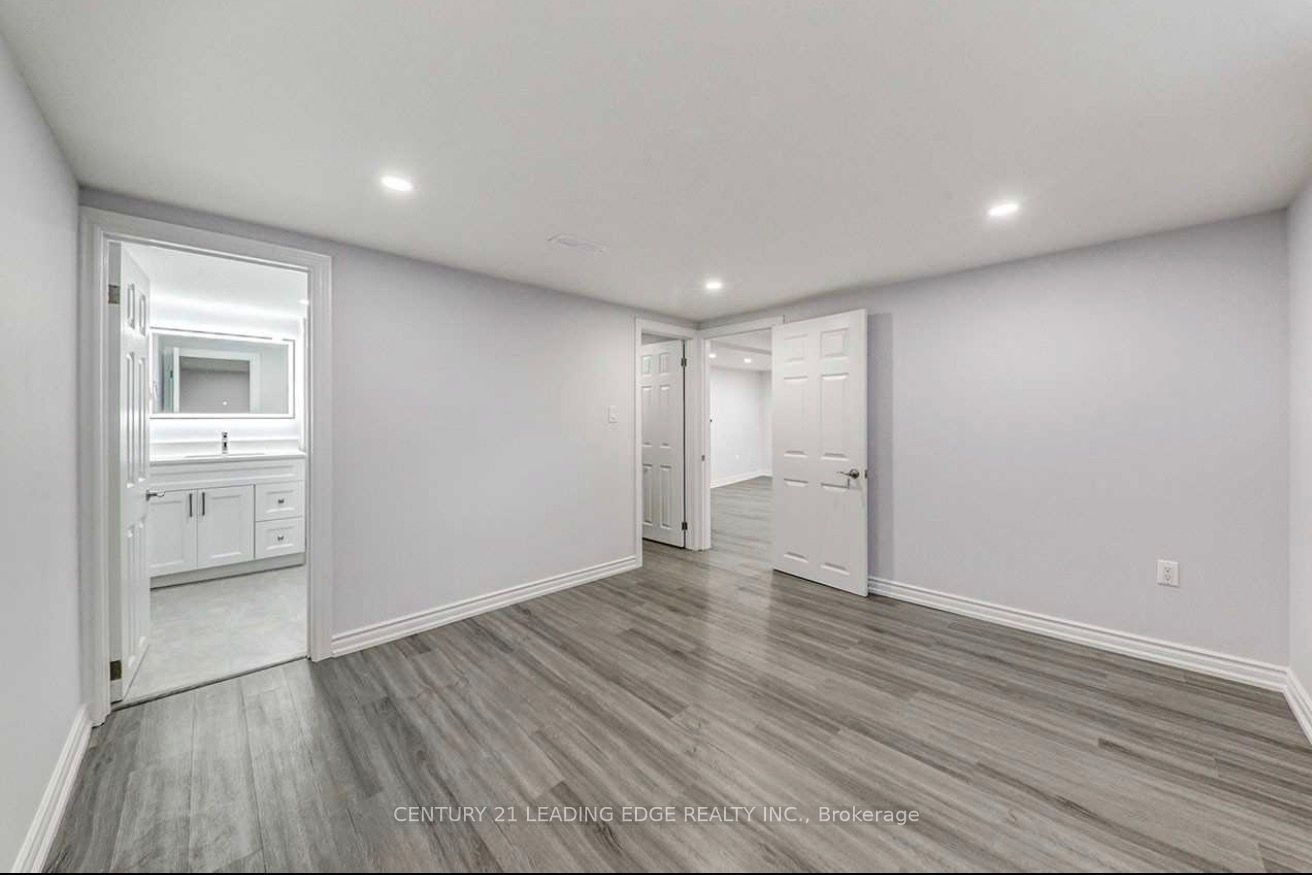 301 Rossland Road W, Whitby, ON, L1N 3H8 - 7