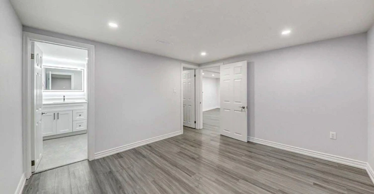 301 Rossland Road W, Whitby, ON, L1N 3H8 - 7