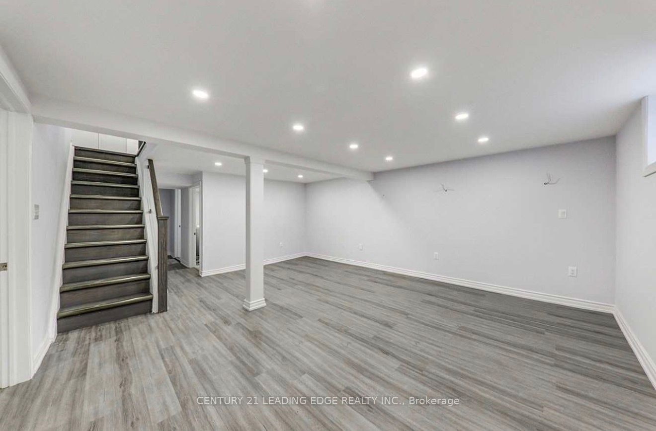 301 Rossland Road W, Whitby, ON, L1N 3H8 - 9