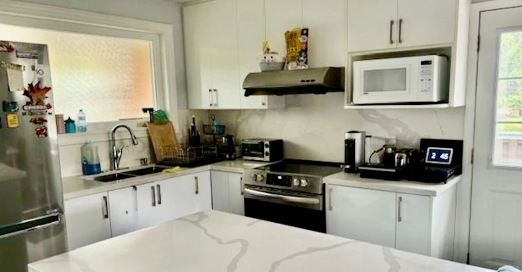 301 Rossland Road W, Whitby, ON, L1N 3H8 - 2