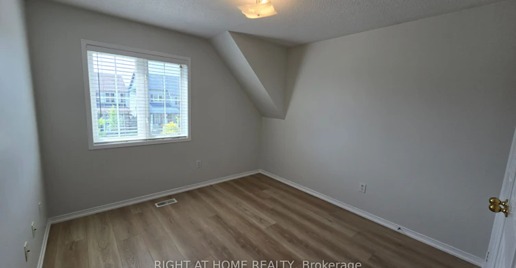 32 Donlevy Crescent, Whitby, ON, L1R 0B8 - 14