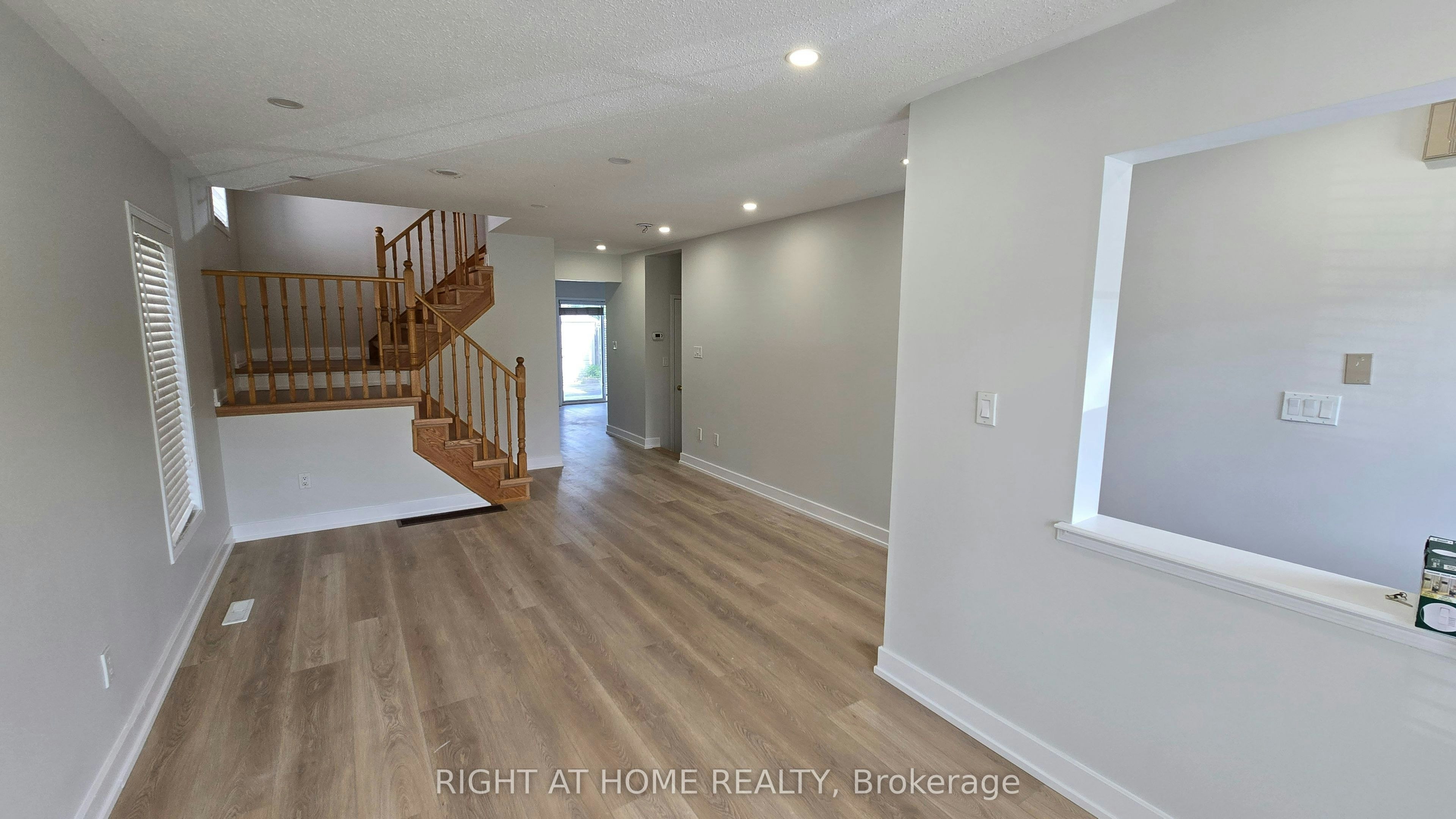 32 Donlevy Crescent, Whitby, ON, L1R 0B8 - 12