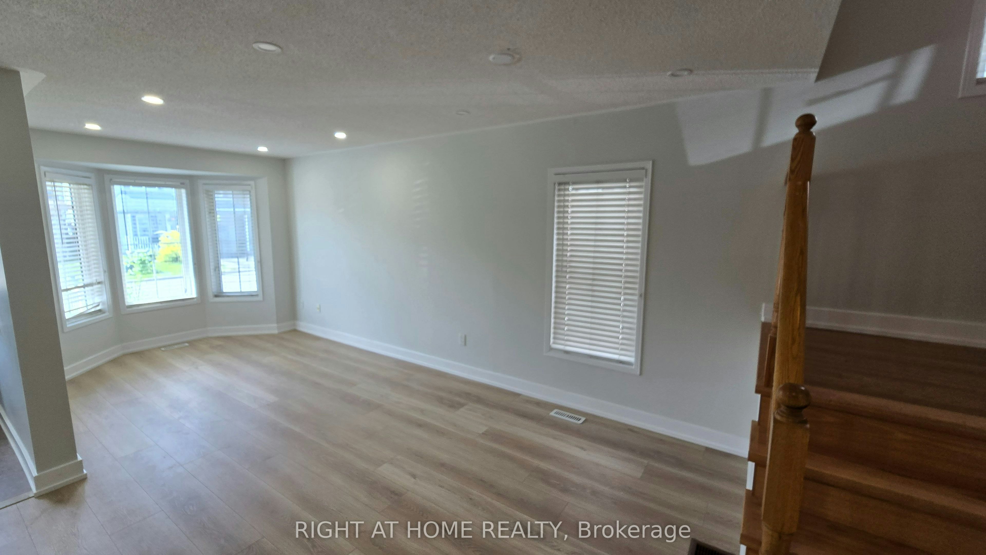 32 Donlevy Crescent, Whitby, ON, L1R 0B8 - 9