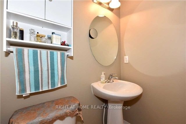 32 Donlevy Crescent, Whitby, ON, L1R 0B8 - 5