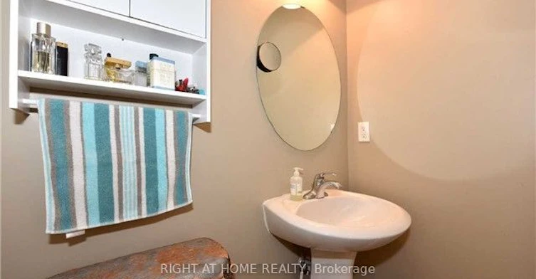 32 Donlevy Crescent, Whitby, ON, L1R 0B8 - 5