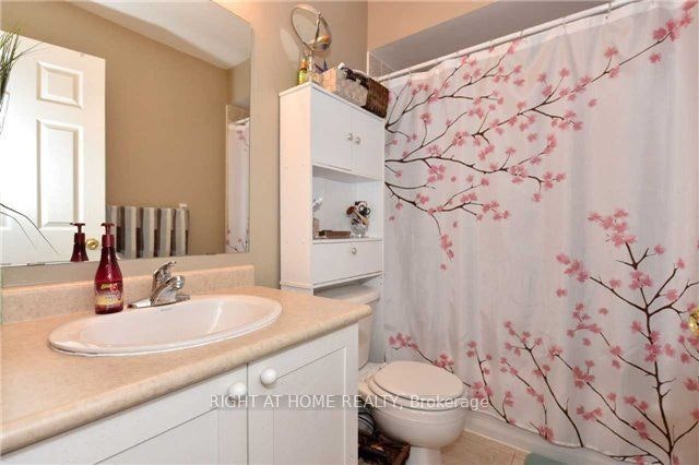 32 Donlevy Crescent, Whitby, ON, L1R 0B8 - 6