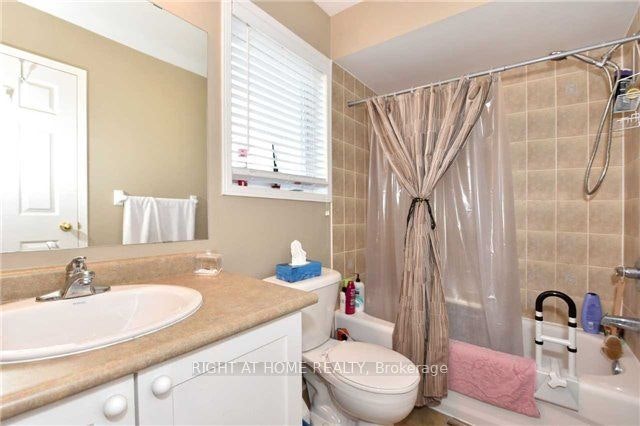 32 Donlevy Crescent, Whitby, ON, L1R 0B8 - 7