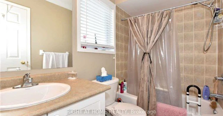 32 Donlevy Crescent, Whitby, ON, L1R 0B8 - 7