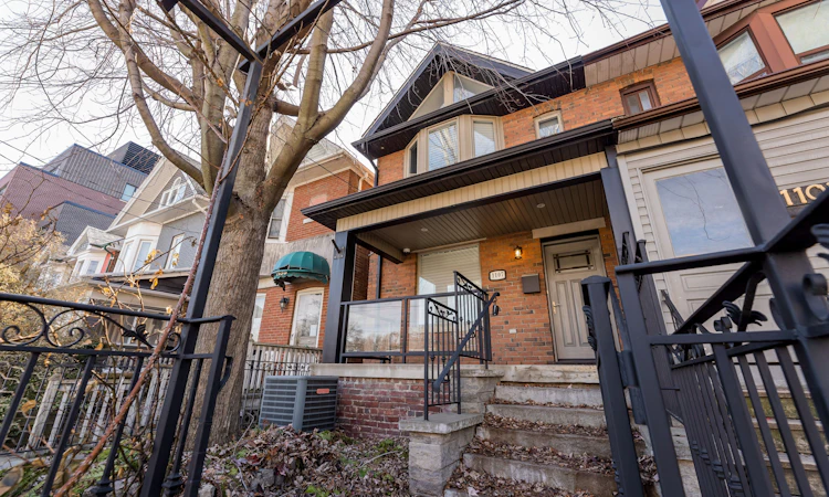 1107 Gerrard Street E