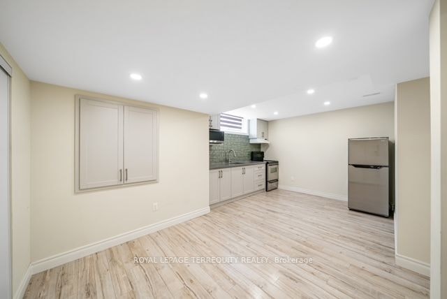 1 Devineridge Avenue, Ajax, ON, L1Z 0T3 - 2