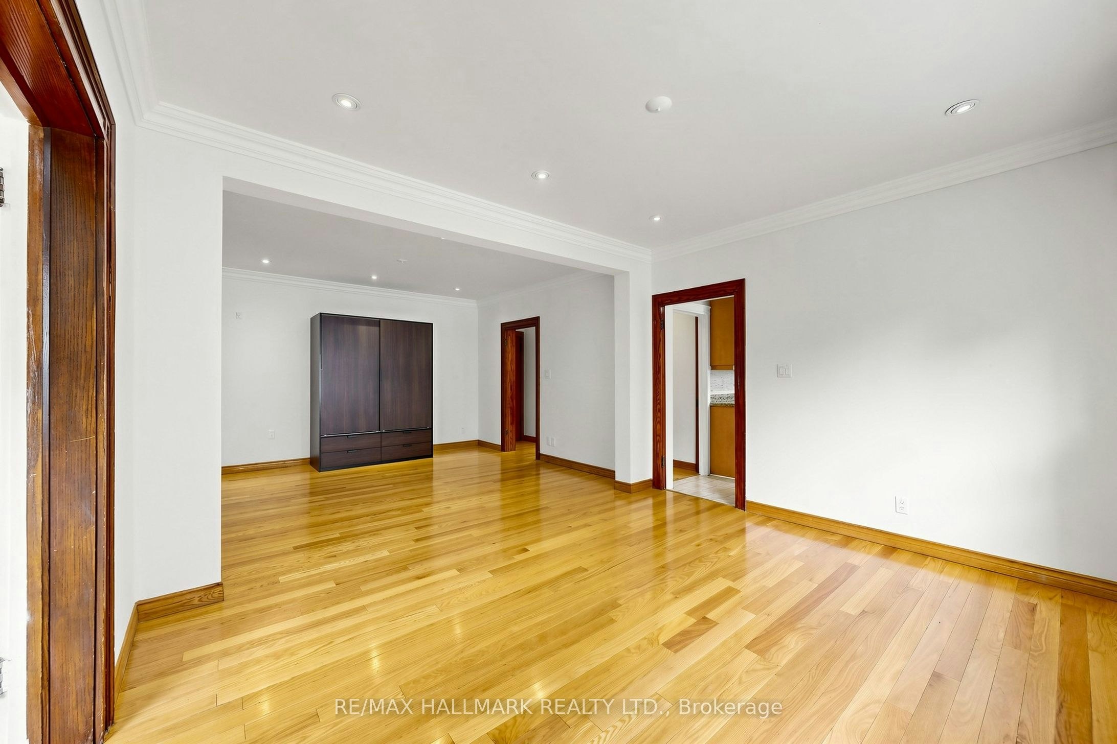 Main-166 Cambridge Avenue, Toronto, ON, M4K 2L9 - 10